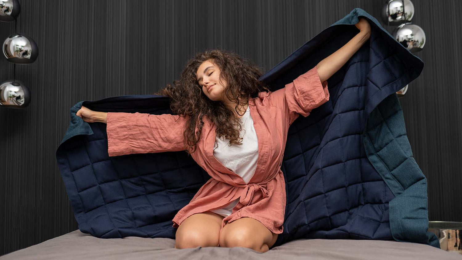 Hero picture KNUS weighted blanket Noé made from Merino wool